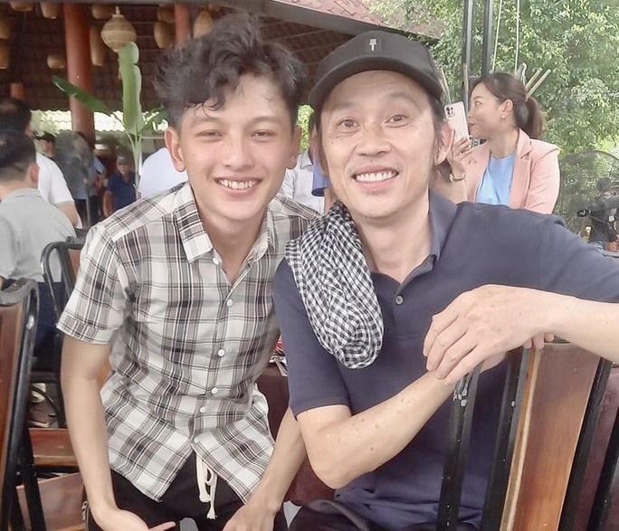 Nhạc sĩ 2k3 Vũ Minh Hiếu đột ngột qua đời sau khi tập kịch, con nuôi Vũ Linh và dàn sao Việt xót xa - Hình 5