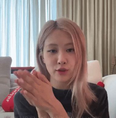 Jisoo và Rosé (BLACKPINK) kéo nhau livestream, ai dè khiến YG dính ngay tranh cãi - Hình 2