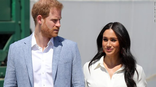 Meghan Markle: Nàng dâu nổi loạn của Hoàng gia Anh, phá nát danh tiếng vương thất vì bị kỳ thị - Hình 9