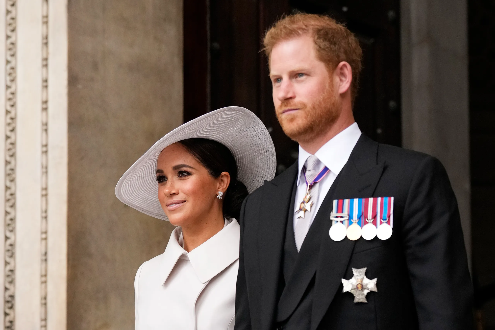 Meghan Markle: Nàng dâu nổi loạn của Hoàng gia Anh, phá nát danh tiếng vương thất vì bị kỳ thị - Hình 5