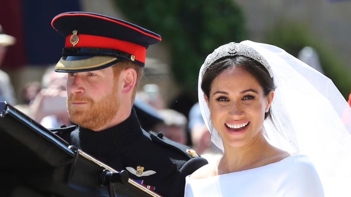 Meghan Markle: Nàng dâu nổi loạn của Hoàng gia Anh, phá nát danh tiếng vương thất vì bị kỳ thị - Hình 3