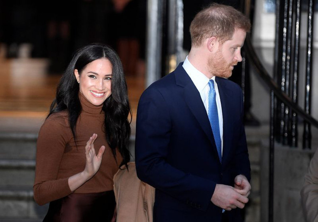 Meghan Markle: Nàng dâu nổi loạn của Hoàng gia Anh, phá nát danh tiếng vương thất vì bị kỳ thị - Hình 8