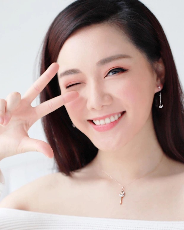 Thang Lạc Văn: Gia thế khủng, yêu người cũ của bạn thân, kết hôn với vua truyền hình Hong Kong - Hình 3
