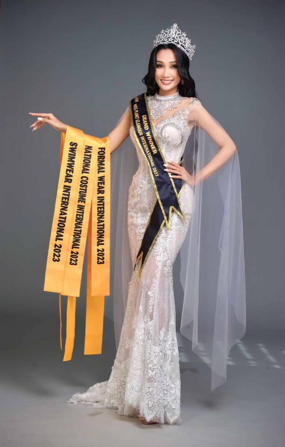 Hoa hậu hấp dẫn hành tinh Huỳnh Thi chứng minh sự bền bỉ, kiên trì để chạm đến đỉnh cao nhan sắc - Hình 2