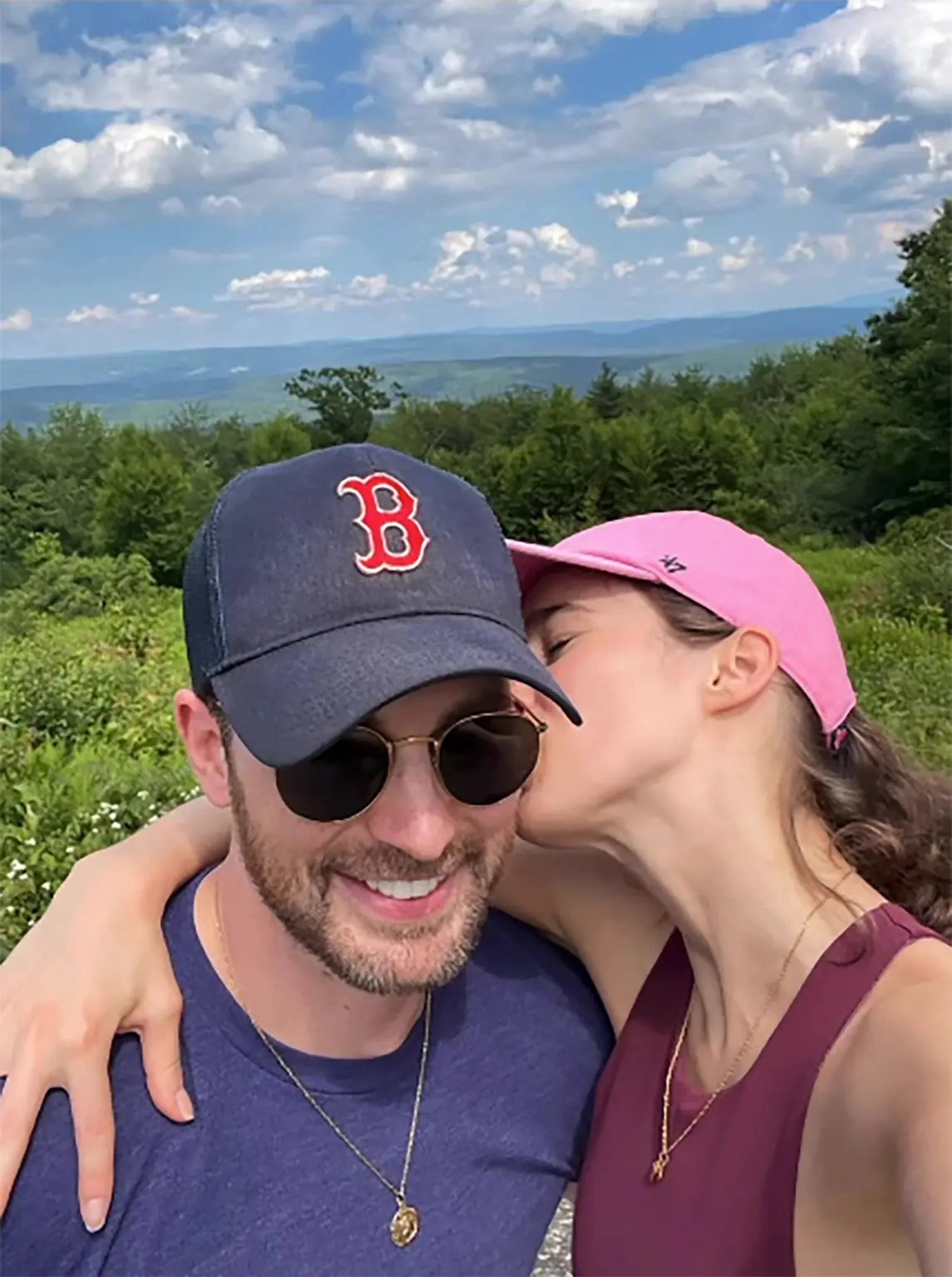 Đội trưởng Mỹ Chris Evans bí mật kết hôn, khách tham dự phải ký thỏa thuận, bị tịch thu điện thoại - Hình 5