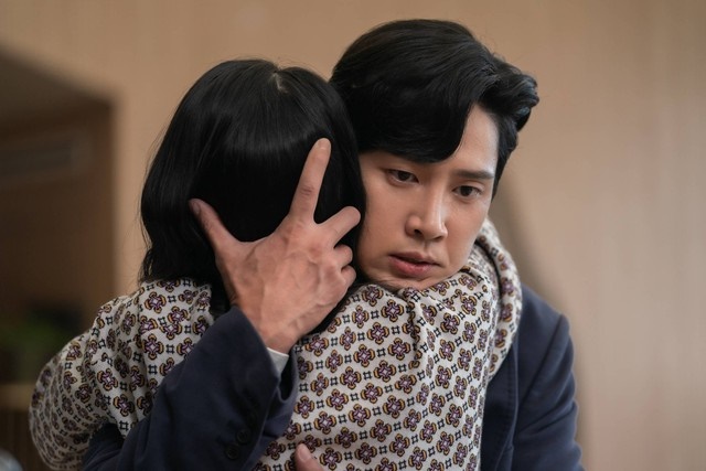Park Sung Hoon: Ác nam của The Glory xuất thân trâm anh thế phiệt, bị đồn hẹn hò Song Hye Kyo - Hình 6