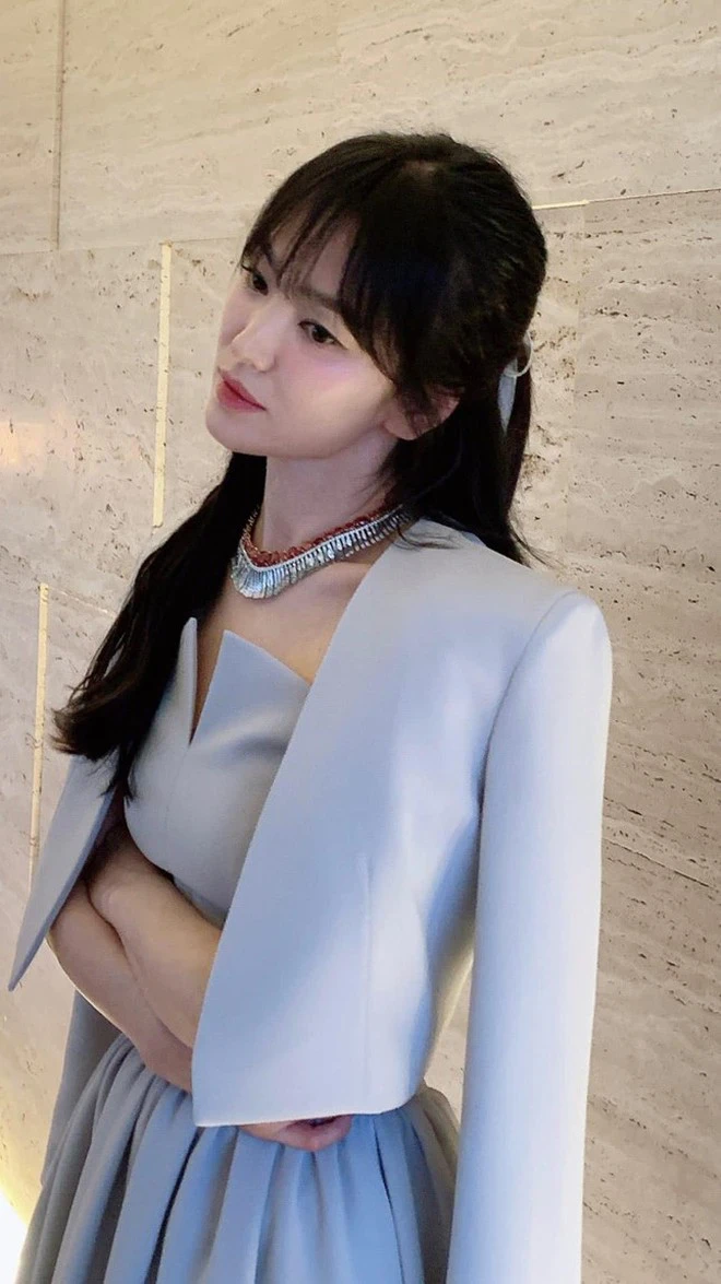 Song Hye Kyo gạt Lee Min Ho sang một bên để hẹn hò với mỹ nam kém tuổi, trẻ hơn đẹp hơn nhiều! - Hình 1