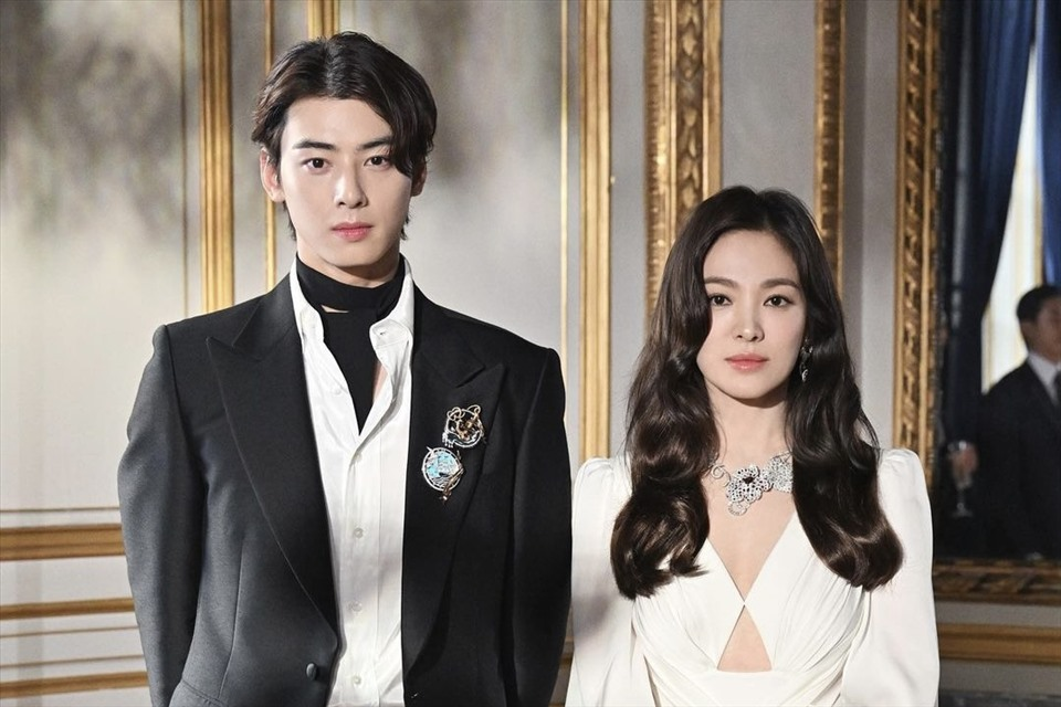 Song Hye Kyo gạt Lee Min Ho sang một bên để hẹn hò với mỹ nam kém tuổi, trẻ hơn đẹp hơn nhiều! - Hình 4