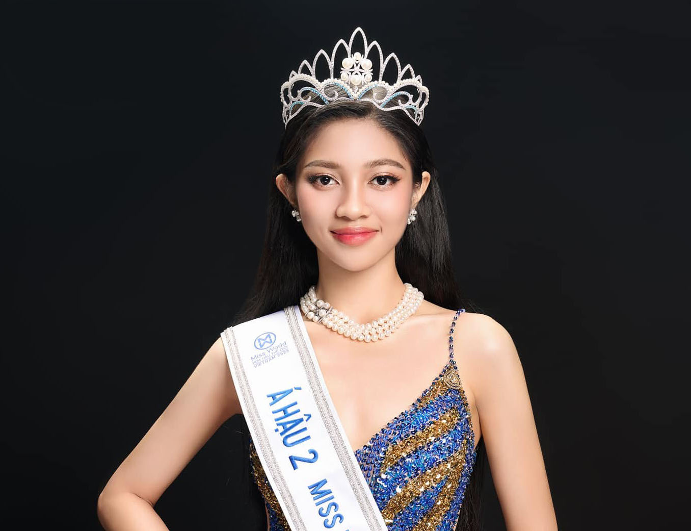 Á hậu Minh Kiên tiếp tục lẻ bóng tại sự kiện, thần sắc lúc này trở thành tâm điểm sự chú ý - Hình 3