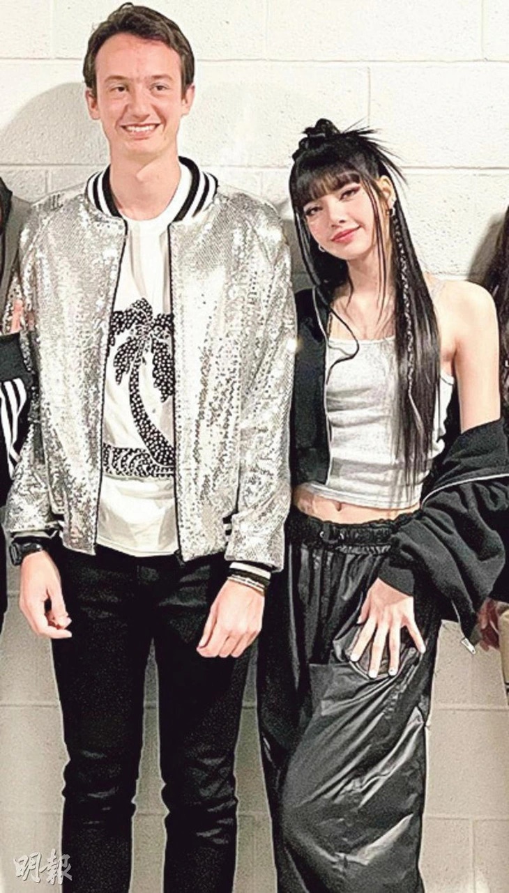 Lisa (BLACKPINK) đưa người yêu tỷ phú về quê nhà Thái Lan ra mắt, hẹn hò ở du thuyền sang trọng? - Hình 7
