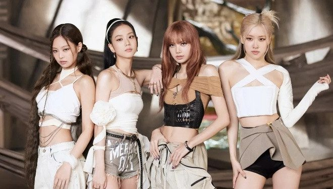 NewJeans vừa vượt BlackPink trên BXH nhóm nhạc thần tượng, YG đã có động thái ghẻ lạnh gà nhà - Hình 2