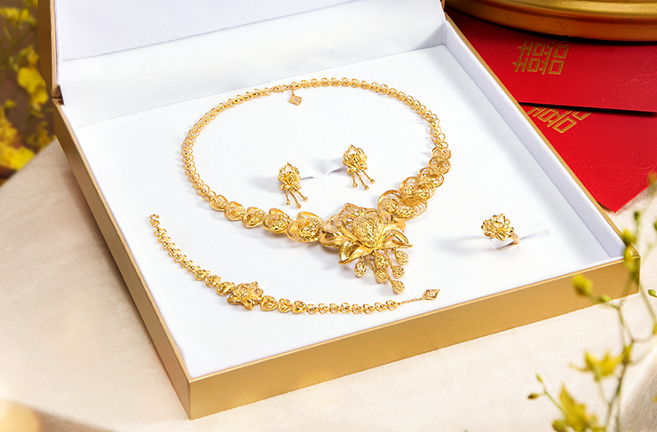 Puka lên tiếng về ảnh diện áo dài đỏ, đeo vàng nặng cổ như cô dâu, dân tình đếm ngược chờ ngày vui - Hình 4
