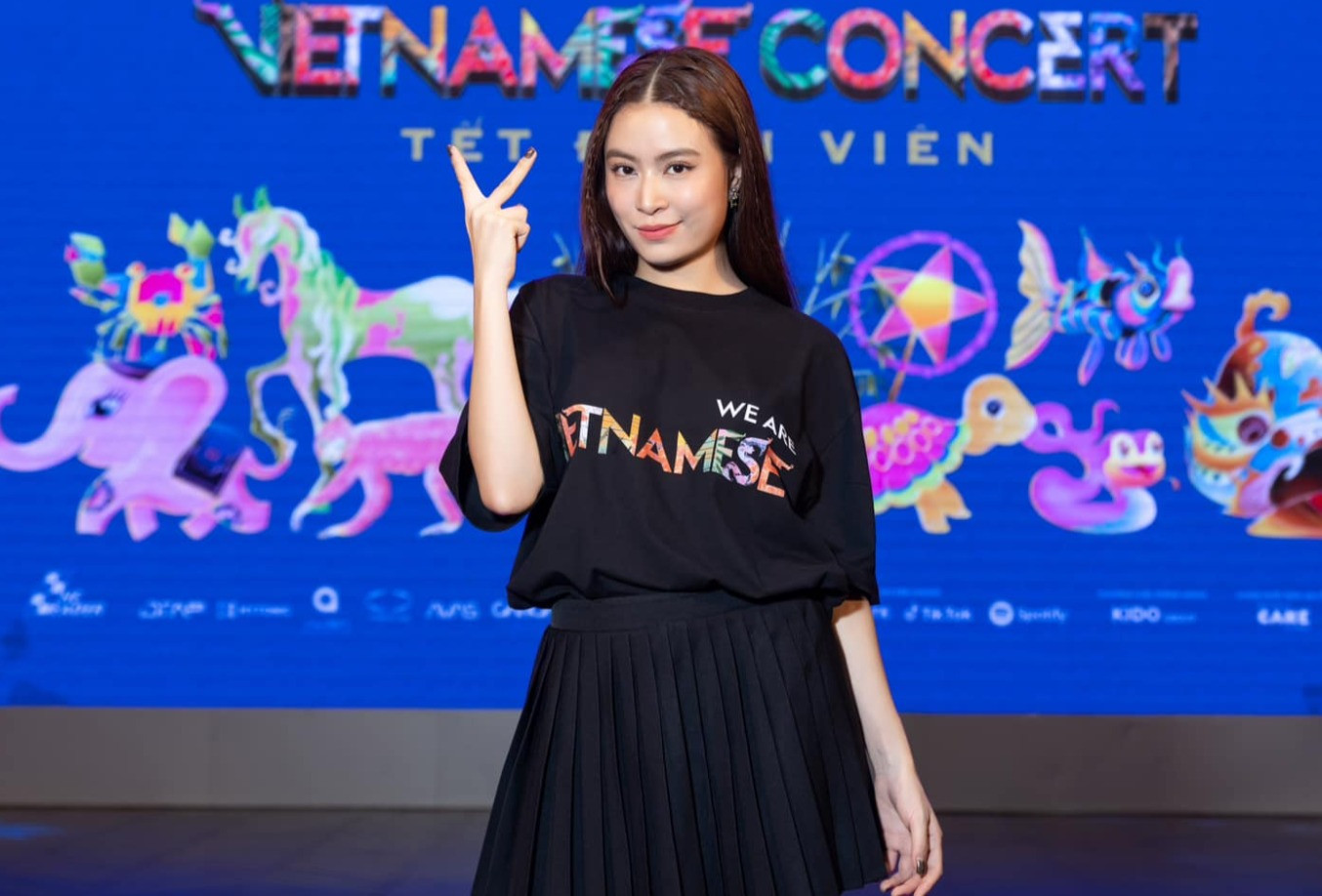 Rapper Pháo biểu diễn như idol Kpop tại Hàn Quốc, Hoàng Thùy Linh bị mỉa mai vì thua kém đàn em - Hình 5