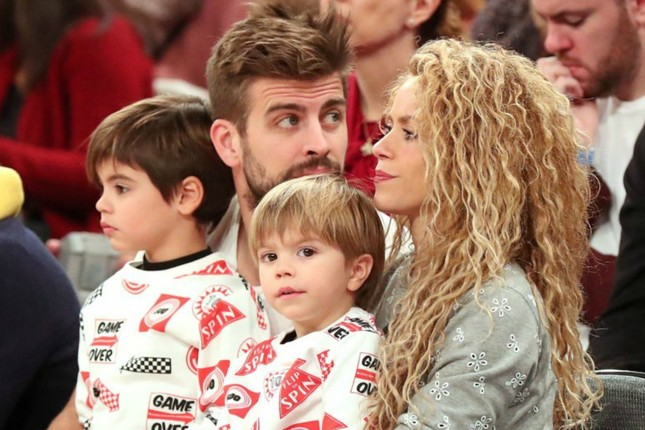 Shakira vẫn chưa hết cay cú, lôi thẳng tình cũ lên lễ trao giải để đá đểu, fan ngán ngẩm lắc đầu - Hình 6