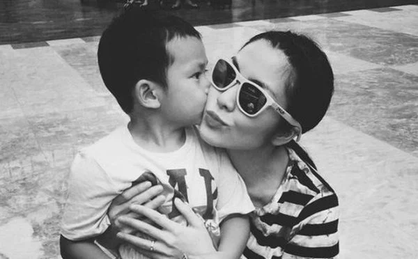 Cậu cả nhà Tăng Thanh Hà nhỏ tuổi đã khiến dân tình nhốn nháo vì hành động chuẩn soái ca - Hình 1