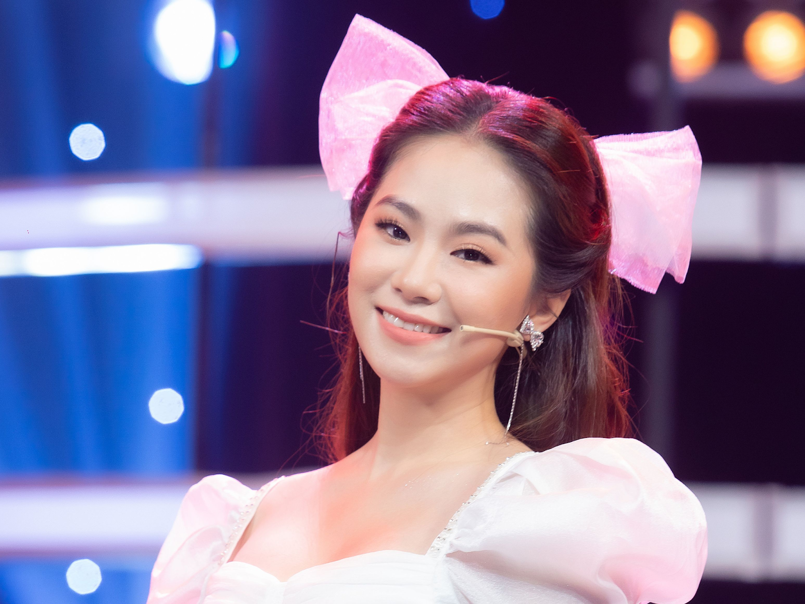 Lương Bích Hữu khoe giọng qua bản hit lâu năm, CĐM nhận xét: Thua cả Hoàng Thùy Linh hát - Hình 7