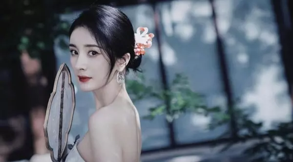 Dương Mịch từng ngồi chung mâm với Triệu Lệ Dĩnh nay bị đối thủ đè bẹp đến thảm hại! - Hình 8