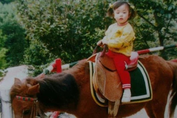Sandara Park (2NE1): Tuổi thơ cơ cực, bố tù tội, từng chụp ảnh người lớn kiếm tiền, đổi đời nhờ YG - Hình 1