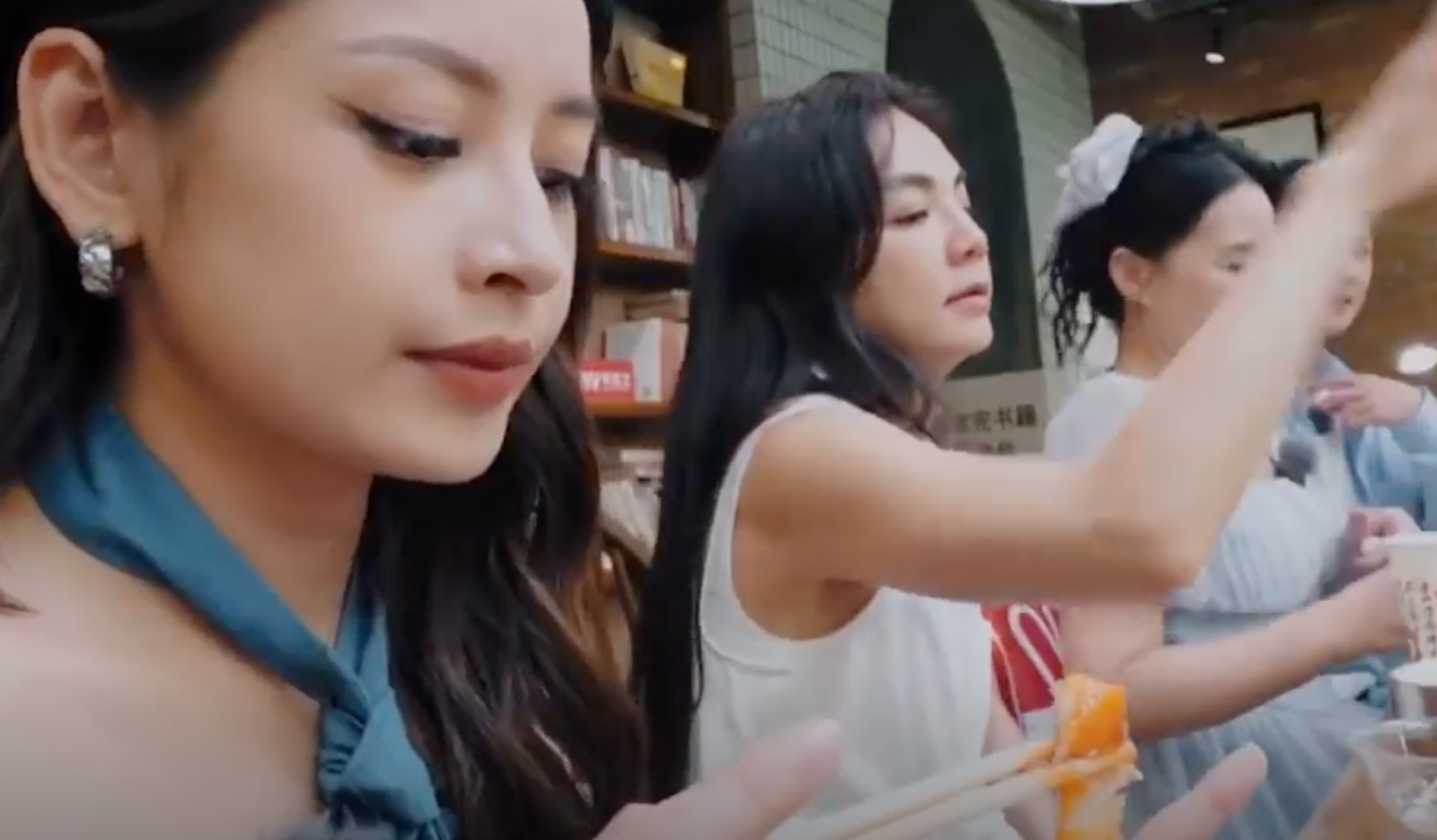 Cbiz lại nâng tầm Chi Pu tại show mới toanh, các chị đại cũng ngã gục vì đàn em gốc Việt - Hình 2