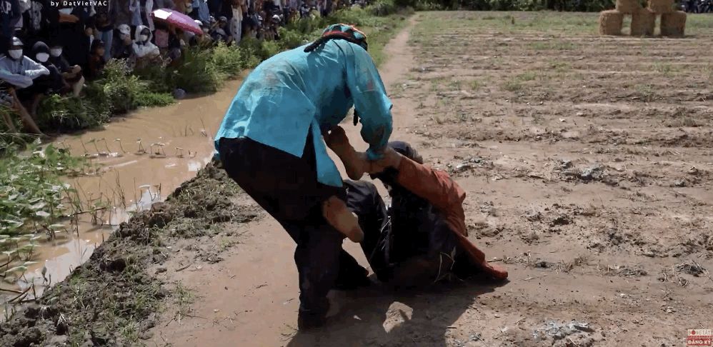 Lê Dương Bảo Lâm lại vướng tranh cãi vì bạo lực với đồng nghiệp, Trường Giang phải lo sợ thốt lên câu này - Hình 2