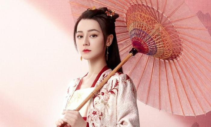 Triệu Lộ Tư lên hương khiến Địch Lệ Nhiệt Ba bị chỉ trích gay gắt: Lý do khiến fan khó bênh! - Hình 6