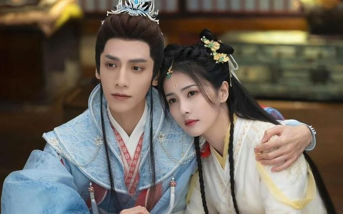 Triệu Lộ Tư lên hương khiến Địch Lệ Nhiệt Ba bị chỉ trích gay gắt: Lý do khiến fan khó bênh! - Hình 3