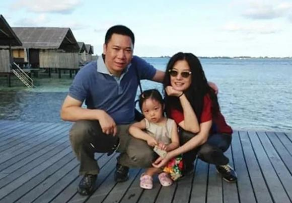 Triệu Vy lộ diện già nua sau 2 năm bị phong sát, mặc đồ nhăn nhúm ở tuổi U50, ông xã cũng quay lưng? - Hình 3