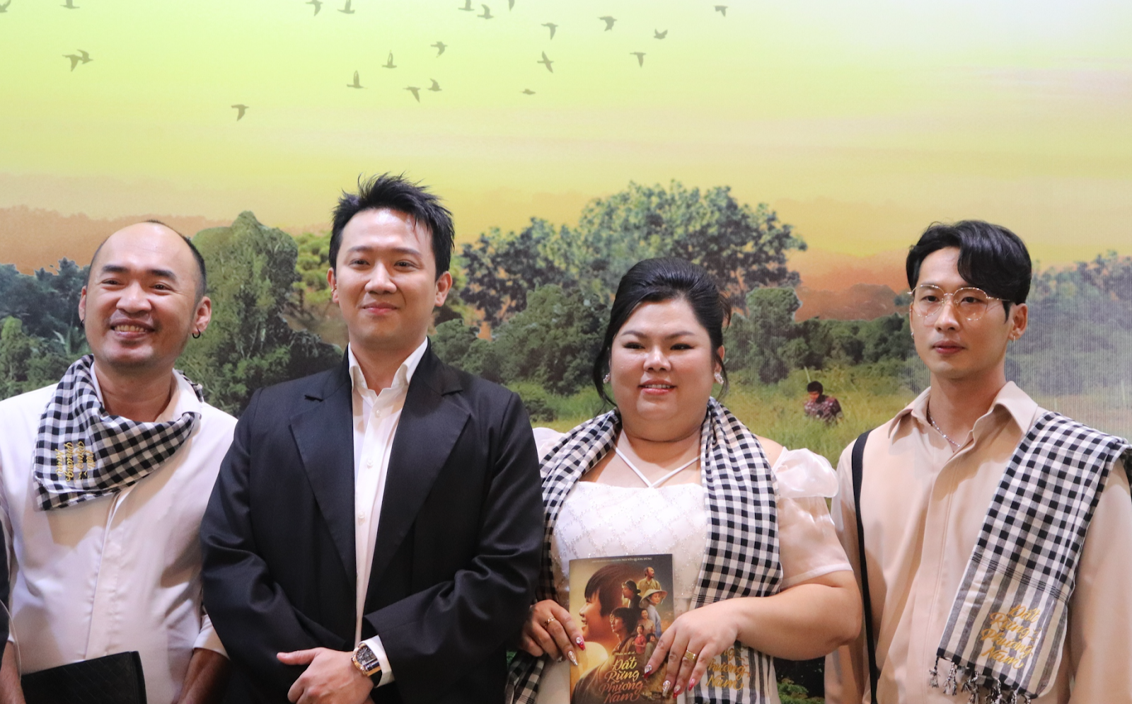 Trấn Thành ăn thua đủ vì nhân vật bị chê trong phim mới, cứng người khi chạm mặt Tuấn Trần? - Hình 8