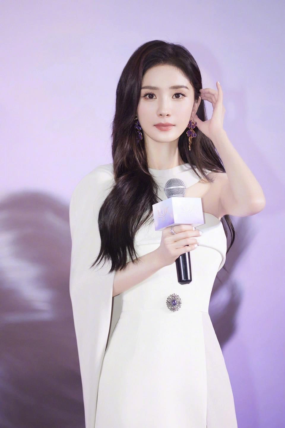 Triệu Lệ Dĩnh lép vế trước Dương Mịch về khả năng ứng xử, CĐM khuyên nên rèn luyện nhiều hơn - Hình 3