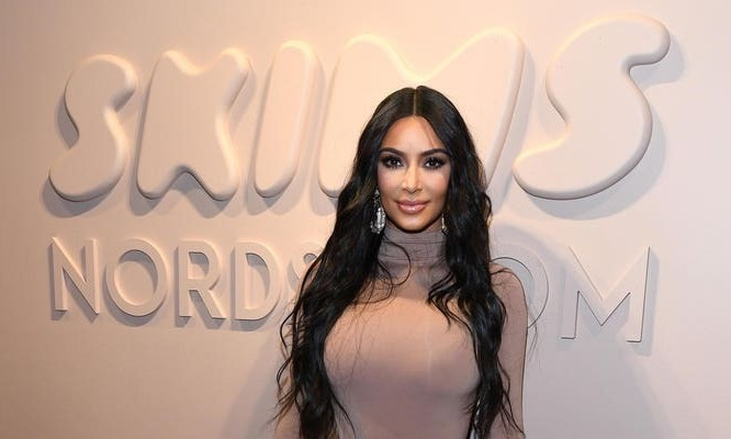 Doja Cat đối mặt với cơn thịnh nộ của chị em nhà Kardashian, thẳng thắn nhận xét: Toàn là đồ giả - Hình 4