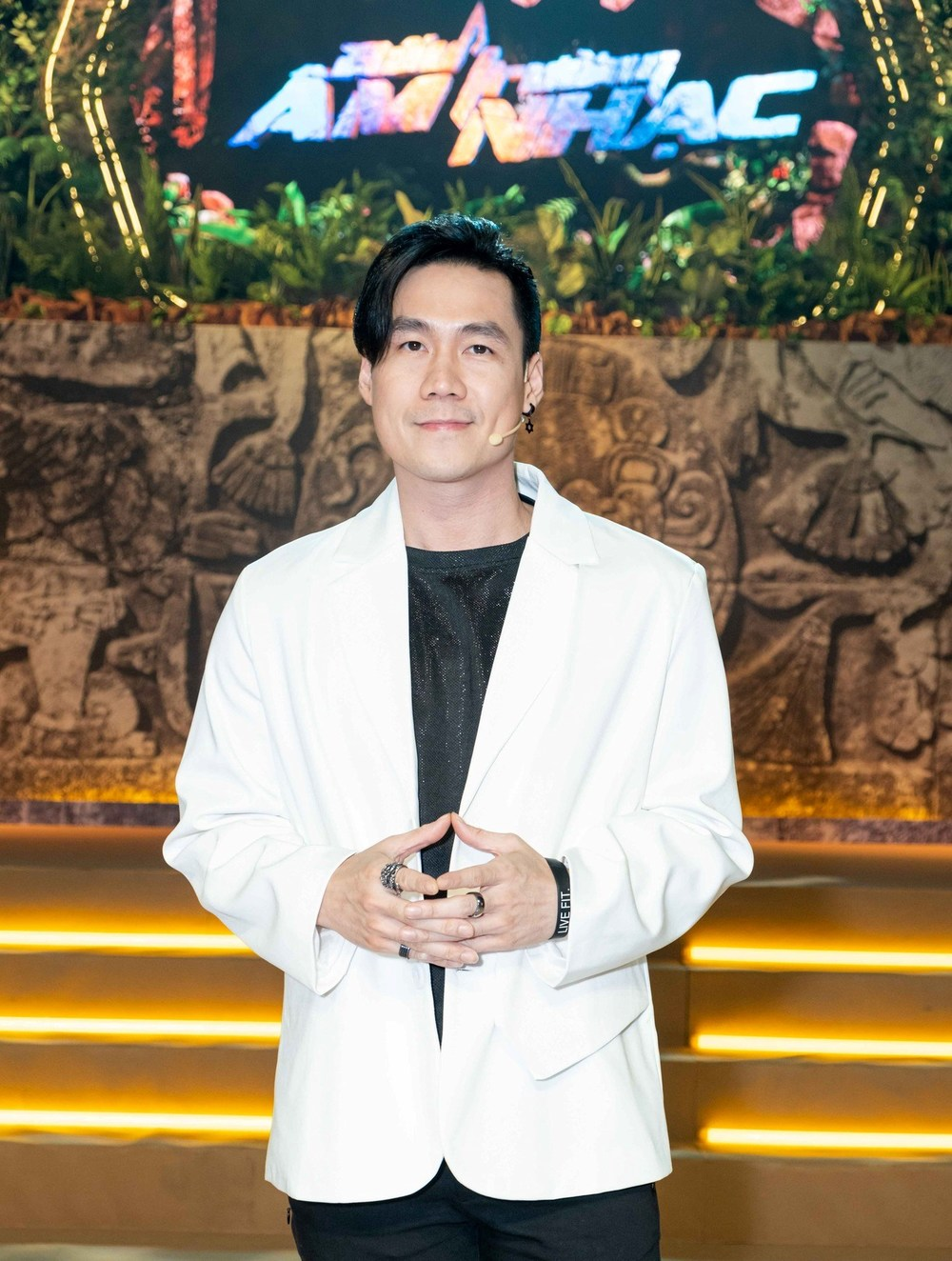 Clip Khánh Phương vui vẻ, hớn hở dù vợ bị bế đi, CĐM hỏi có đợi bà xã về không thì anh trả lời sốc - Hình 6
