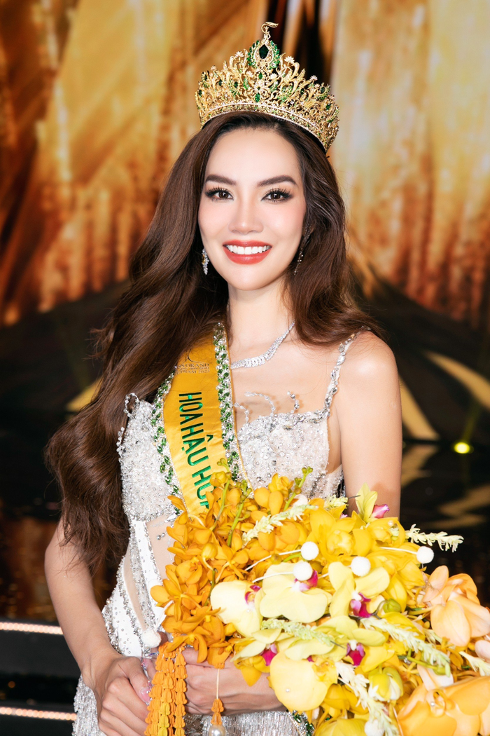 Engfa Waraha hành động lố lăng, fan đòi trục xuất, không cho diễn tại chung kết Miss Grand - Hình 6