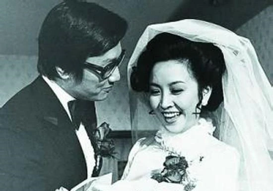 Chân Trân: Lúc trẻ vạn người mê, về già nằm liệt giường không ai chăm, hối hận vì ly hôn Tạ Hiền - Hình 5