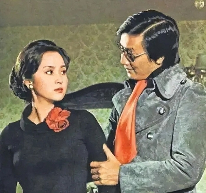 Chân Trân: Lúc trẻ vạn người mê, về già nằm liệt giường không ai chăm, hối hận vì ly hôn Tạ Hiền - Hình 6