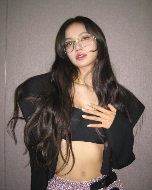 Lisa (BLACKPINK) is no longer afraid of public opinion, not afraid to sarcasm the media before a nightclub performance. - Photo 3