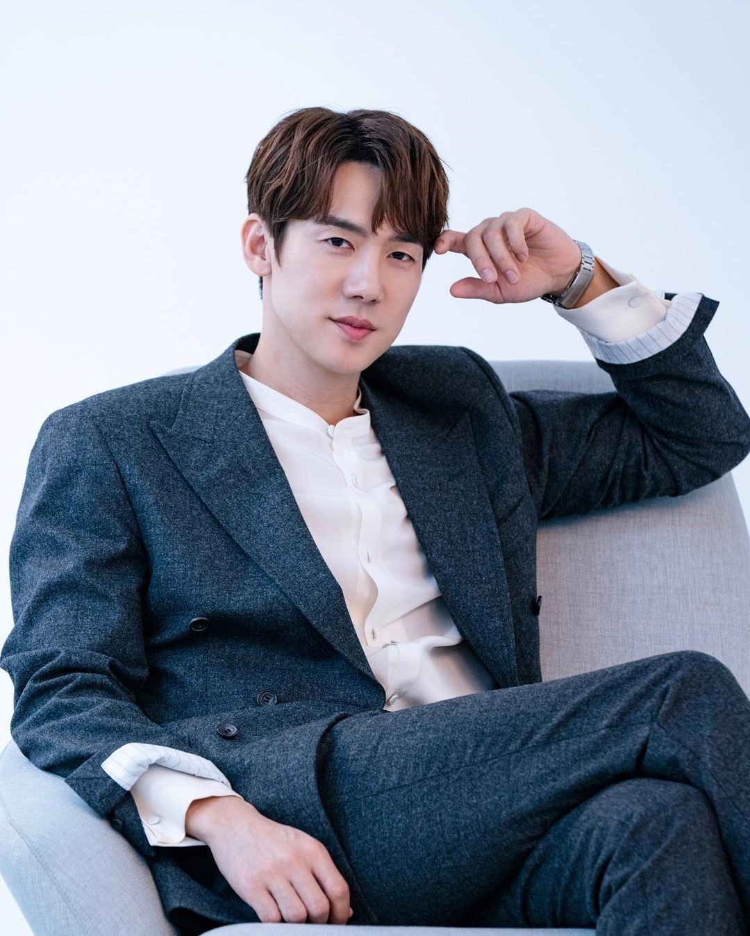 Yoo Yeon Seok: Mỹ nam đa tài sáng giá Kbiz, có duyên với vai bác sĩ, xuất thân gia đình ấn tượng - Hình 8