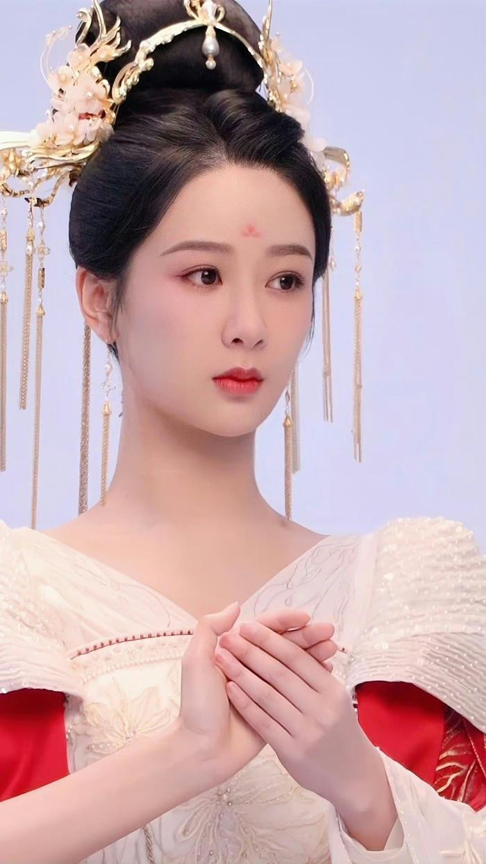 Dương Tử vì Tiêu Chiến mà hại Địch Lệ Nhiệt Ba mất vai: Mối quan hệ đằng sau là gì? - Hình 2