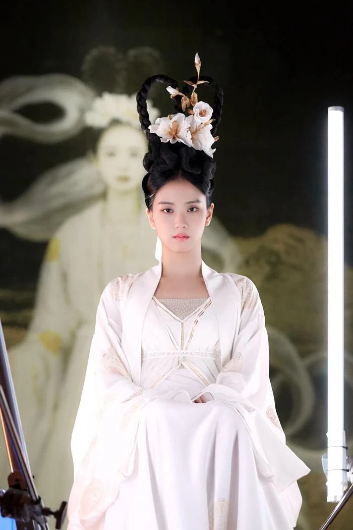 Jisoo tự hủy hình tượng idol, bạn trai Ahn Bo Hyun công khai sánh đôi với đệ nhất mỹ nhân - Hình 1