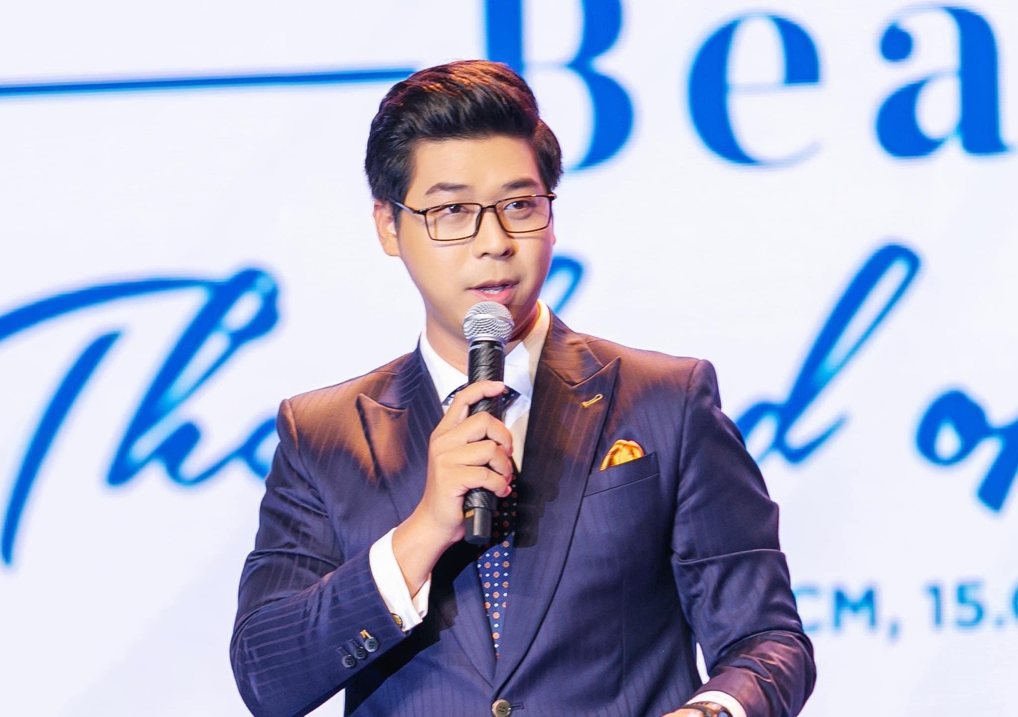 MC của Miss Universe Vietnam bị ném đá vì kém duyên, đùa quá trớn khi công bố Top - Hình 5