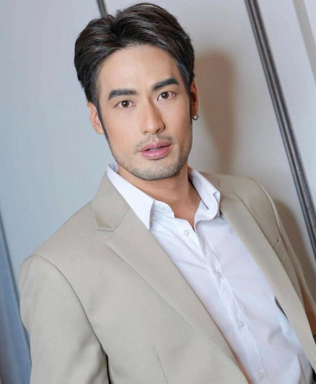Boy Pakorn: Tài tử Thái Lan lộ ảnh tình một đêm với sao nữ kbiz, nỗ lực vực dậy giờ thành sao hạng A - Hình 2
