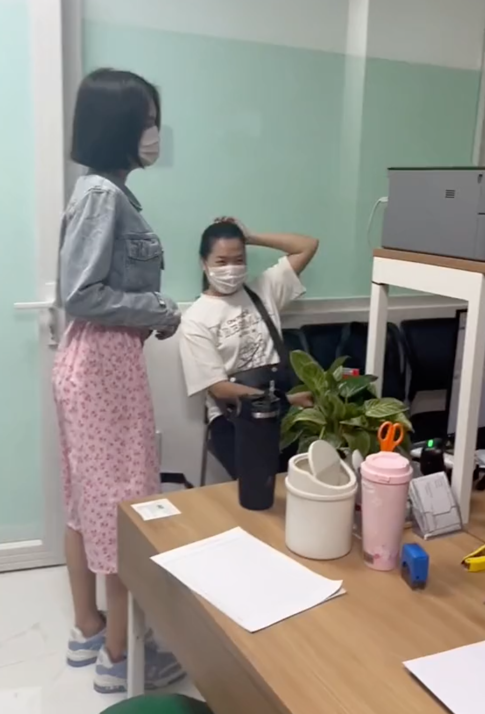 Ngọc Trinh lộ bằng chứng mang thai con đầu lòng, hết đường chối với loạt ảnh tại phòng khám - Hình 7