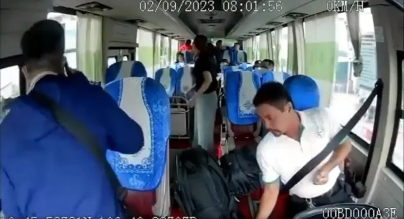 Tài xế bất ngờ bị đột quỵ khi đang lái xe khách, hành động cuối cùng trước khi qua đời gây xúc động - Hình 2