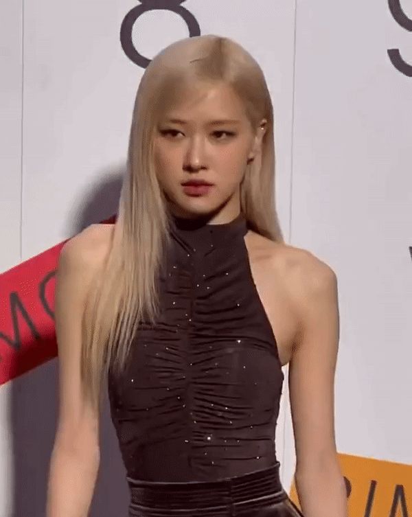 Rosé (BLACKPINK) lộ nhan sắc thật qua cam thường ở sự kiện, nhận đặc quyền từ thương hiệu 125 năm tuổi - Hình 6