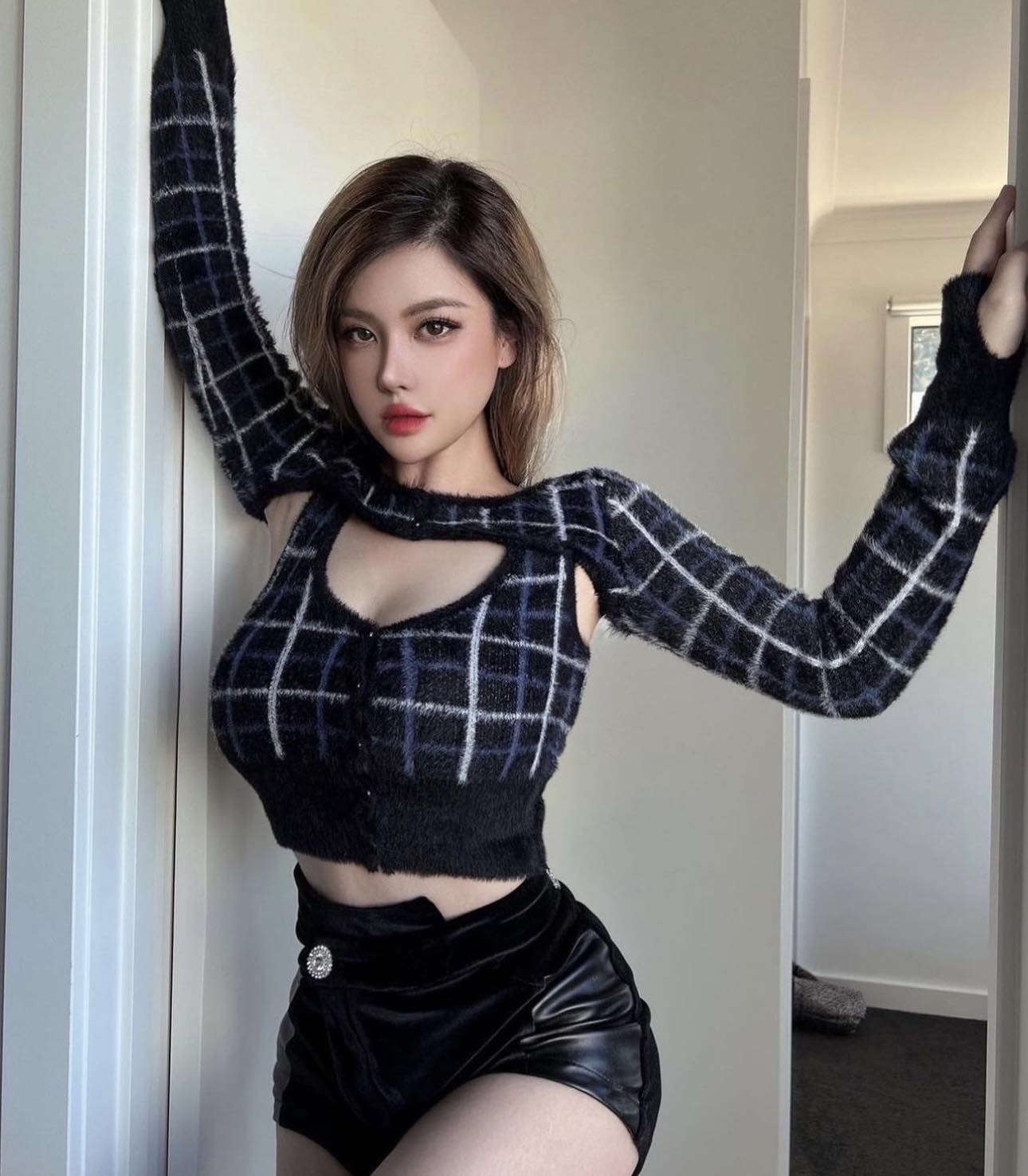 Bạn gái mới của Matt Liu đăng ảnh hôn tình tứ, tag thẳng Hương Giang vào dằn mặt, ám chỉ là đồ cũ - Hình 5