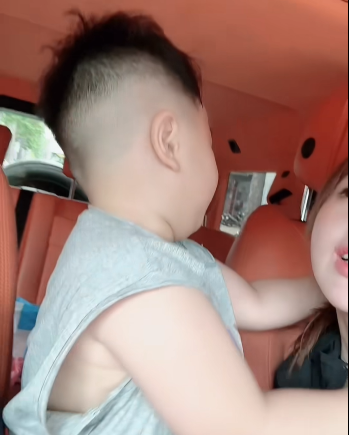Con trai Trang Nemo ôm hôn tạm biệt mẹ trước ngày đi tù, CĐM xót xa vì 1 câu nói ngây thơ - Hình 5