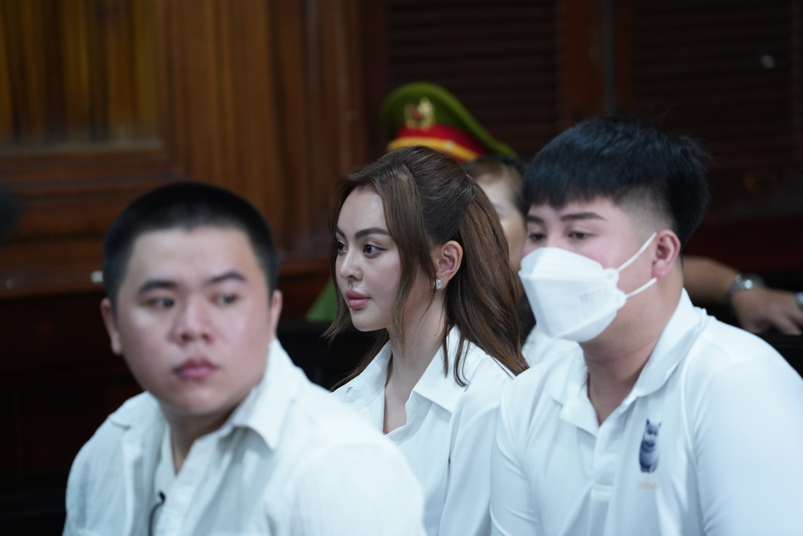 Con trai Trang Nemo ôm hôn tạm biệt mẹ trước ngày đi tù, CĐM xót xa vì 1 câu nói ngây thơ - Hình 7