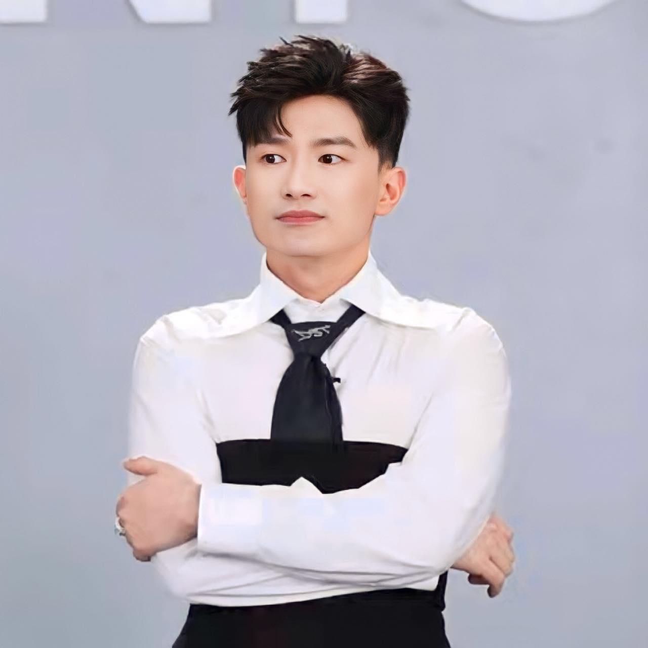Dược sĩ Tiến đáp trả vì bị chê lạm quyền, làm lố tại The New Mentor, thái độ gay gắt, thách thức CĐM - Hình 5