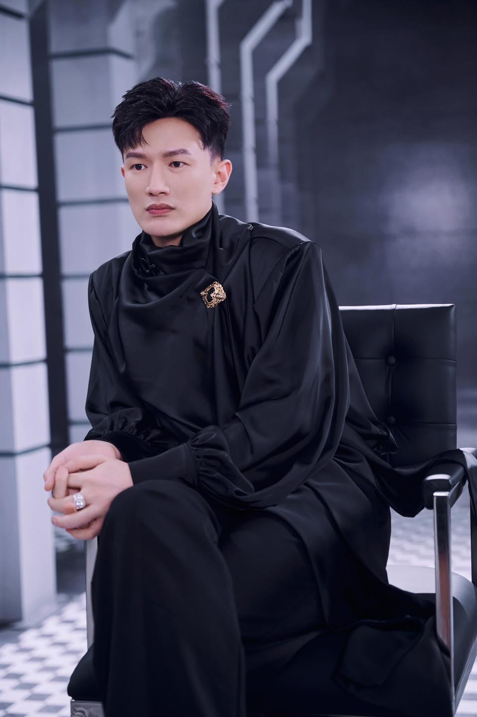 Dược sĩ Tiến đáp trả vì bị chê lạm quyền, làm lố tại The New Mentor, thái độ gay gắt, thách thức CĐM - Hình 6