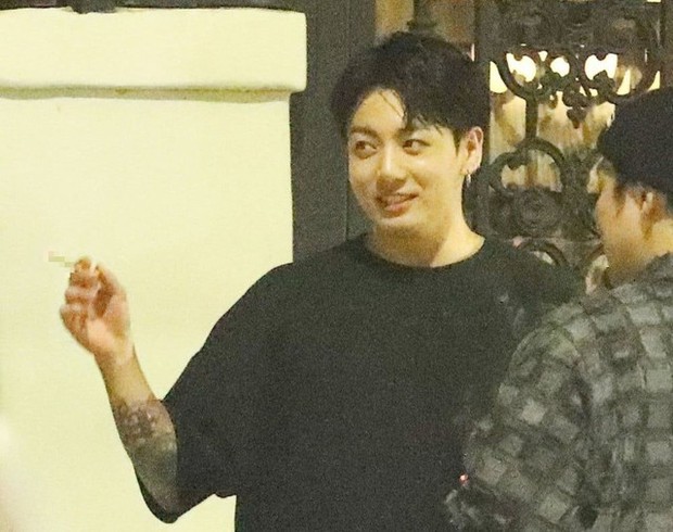 Jungkook (BTS) lộ ảnh nhạy cảm ở Mỹ, gây tranh cãi dữ dội khắp xứ Hàn - Hình 1