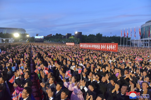 Ông Kim Jong-un cùng con gái dự lễ duyệt binh kỷ niệm Quốc khánh - Hình 2